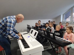 WIZYTA W SZKOLE MUZYCZNEJ YAMAHA W OSTROWIE WIELKOPOLSKIM