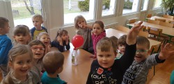 EKSPERYMENTY Z BALONAMI