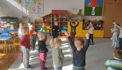 Zabawy muzyczno-ruchowe według metody Batti Strauss