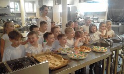 Ciasteczka, babeczki i pizzerinki czyli wycieczka do ZSU w Ostrowie Wielkopolskim -  7 kwietnia 2022 roku (czwartek)