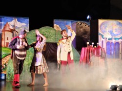SPEKTAKL TEATRALNY  "KOT W BUTACH"