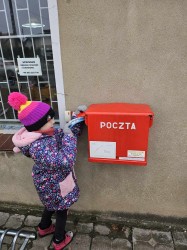 "IDĄ ŚWIĘTA, NIE O SMS-IE, LECZ O KARTCE PAMIĘTAJ"